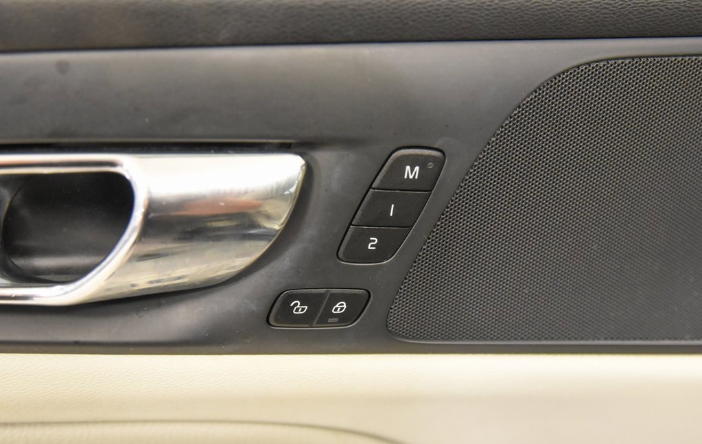 Used 2020 Volvo S60 T6 Momentum w/ Protection Package Premier image 18