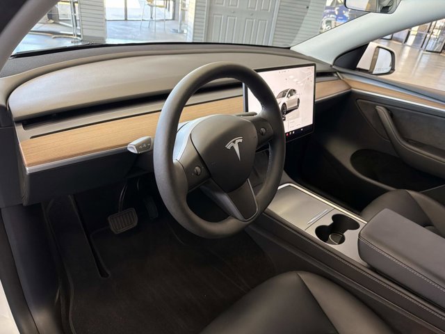 Used 2025 Tesla Model Y Long Range image 15