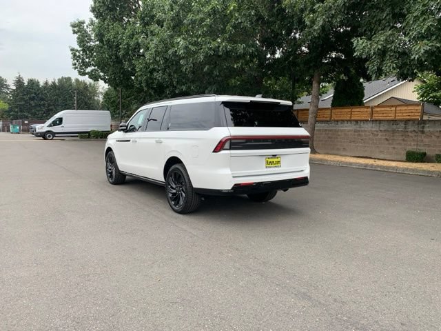 New 2027 Lincoln Navigator L Reserve w/ Jet Appearance Package AWD/4WD image 3