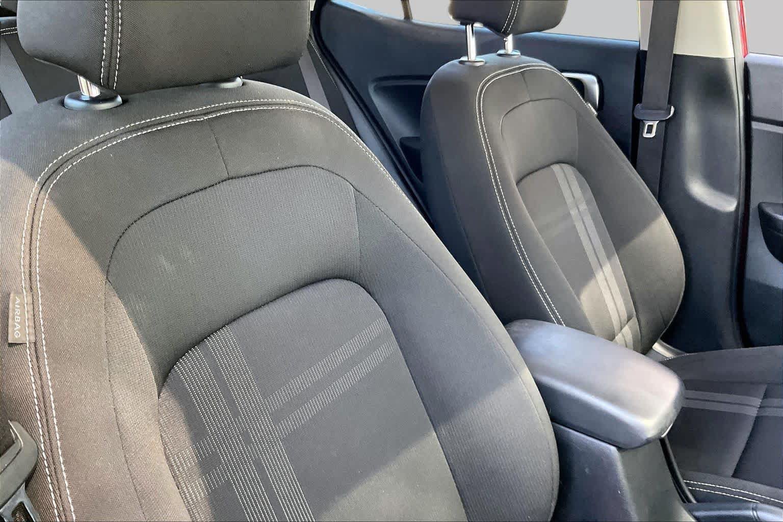 Used 2023 Hyundai Venue SEL w/ Cargo Package FWD image 8