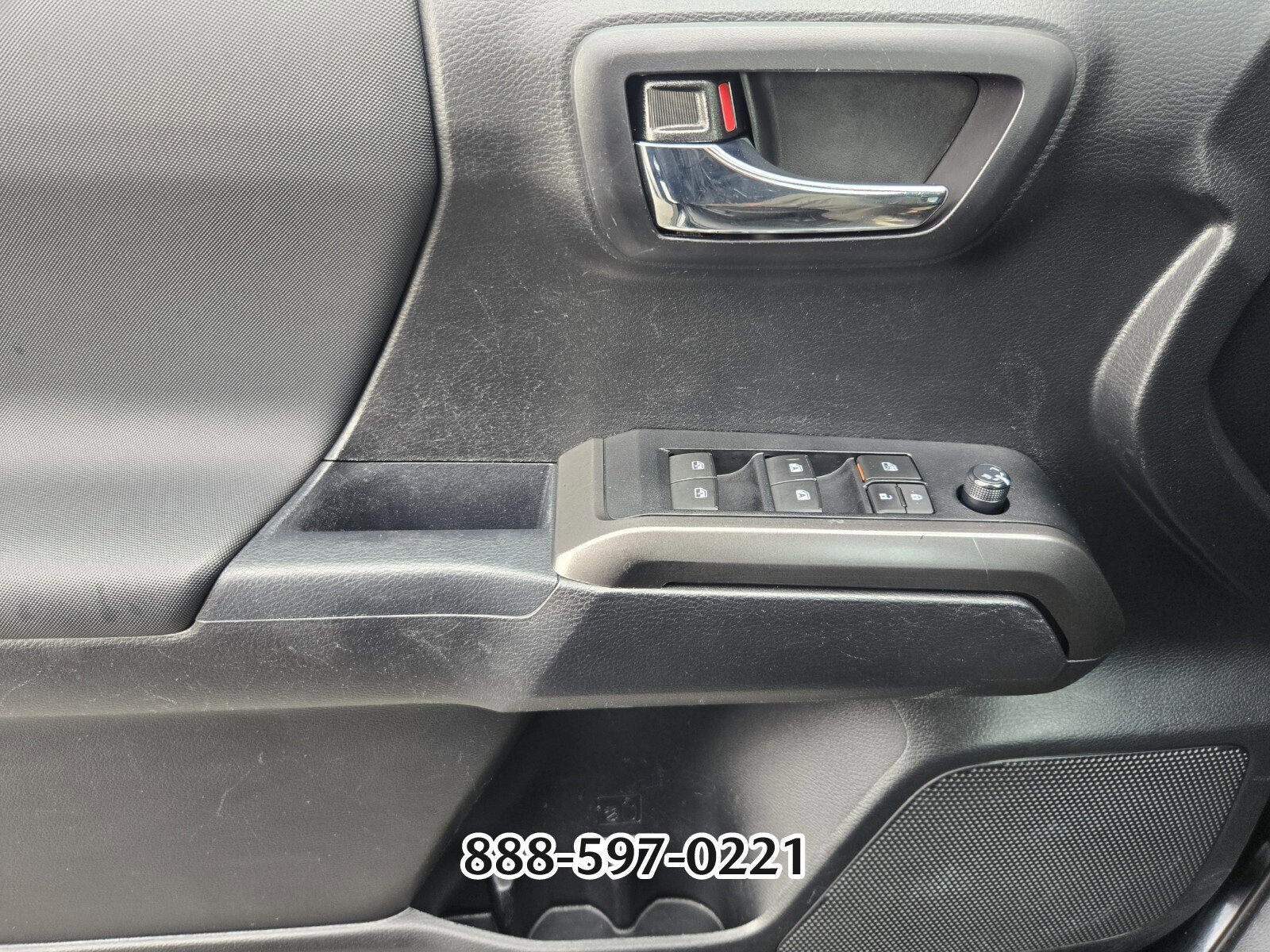 Used 2021 Toyota Tacoma TRD Off-Road image 32