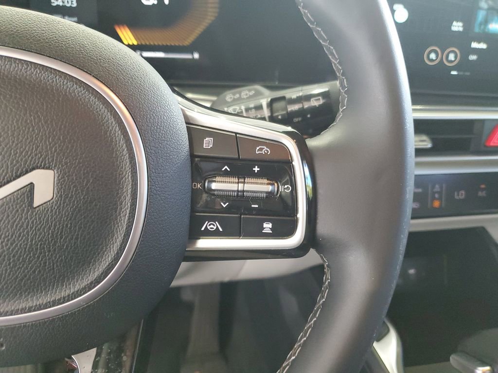 Certified 2025 Kia Sorento S image 26