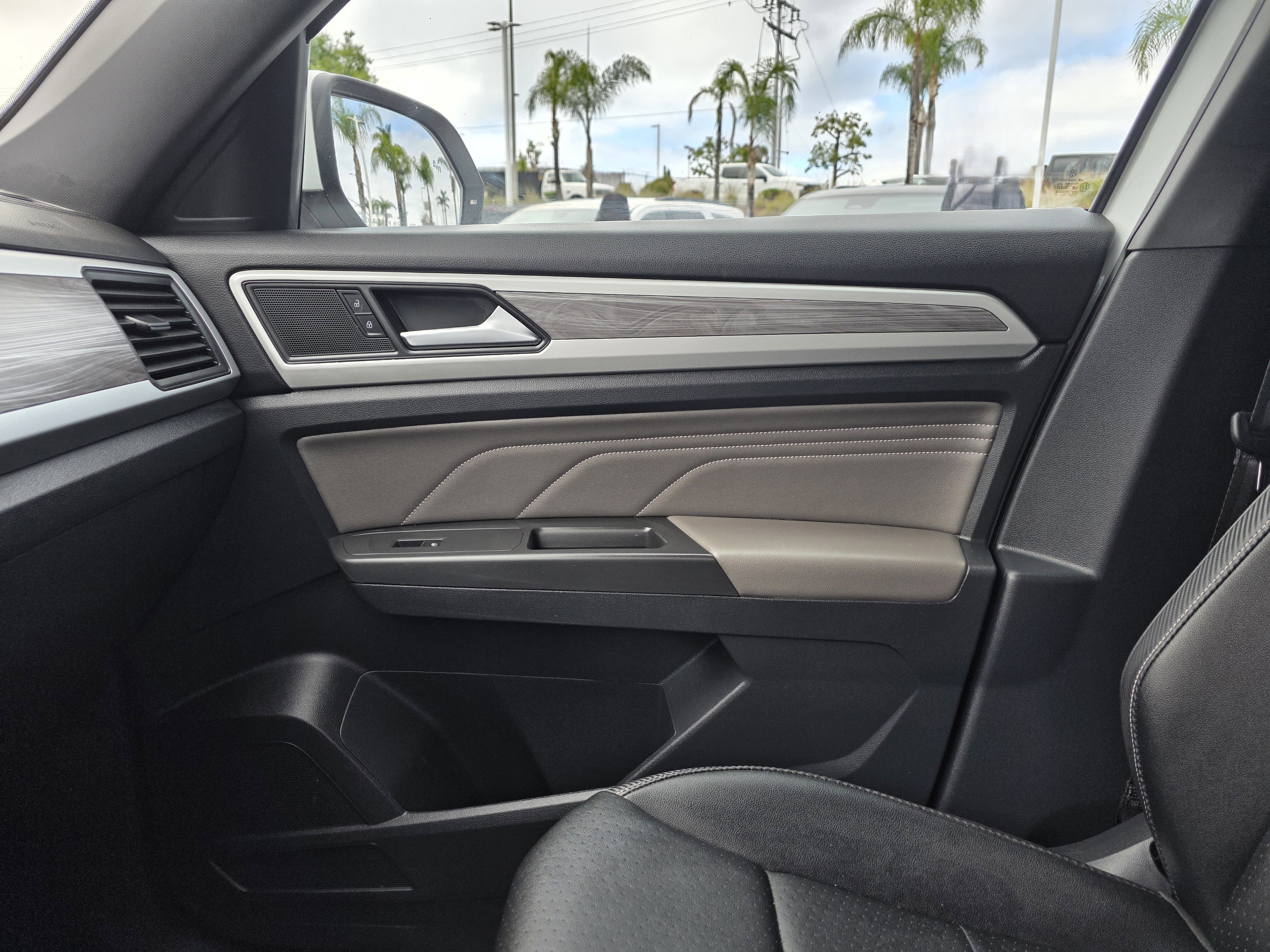 Used 2023 Volkswagen Atlas Cross Sport SE image 14