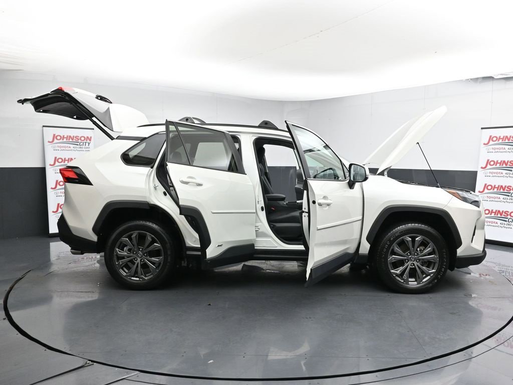 Used 2022 Toyota RAV4 XLE Premium image 27
