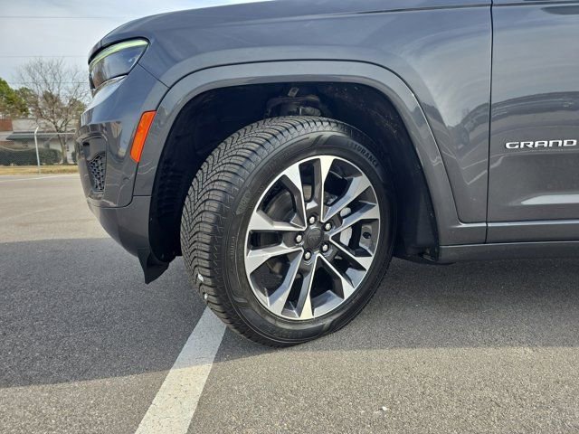 Used 2025 Jeep Grand Cherokee Overland w/ Adv Protech Group III image 32