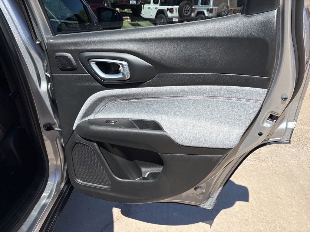 Used 2023 Jeep Compass Latitude w/ Sun and Sound Group image 21