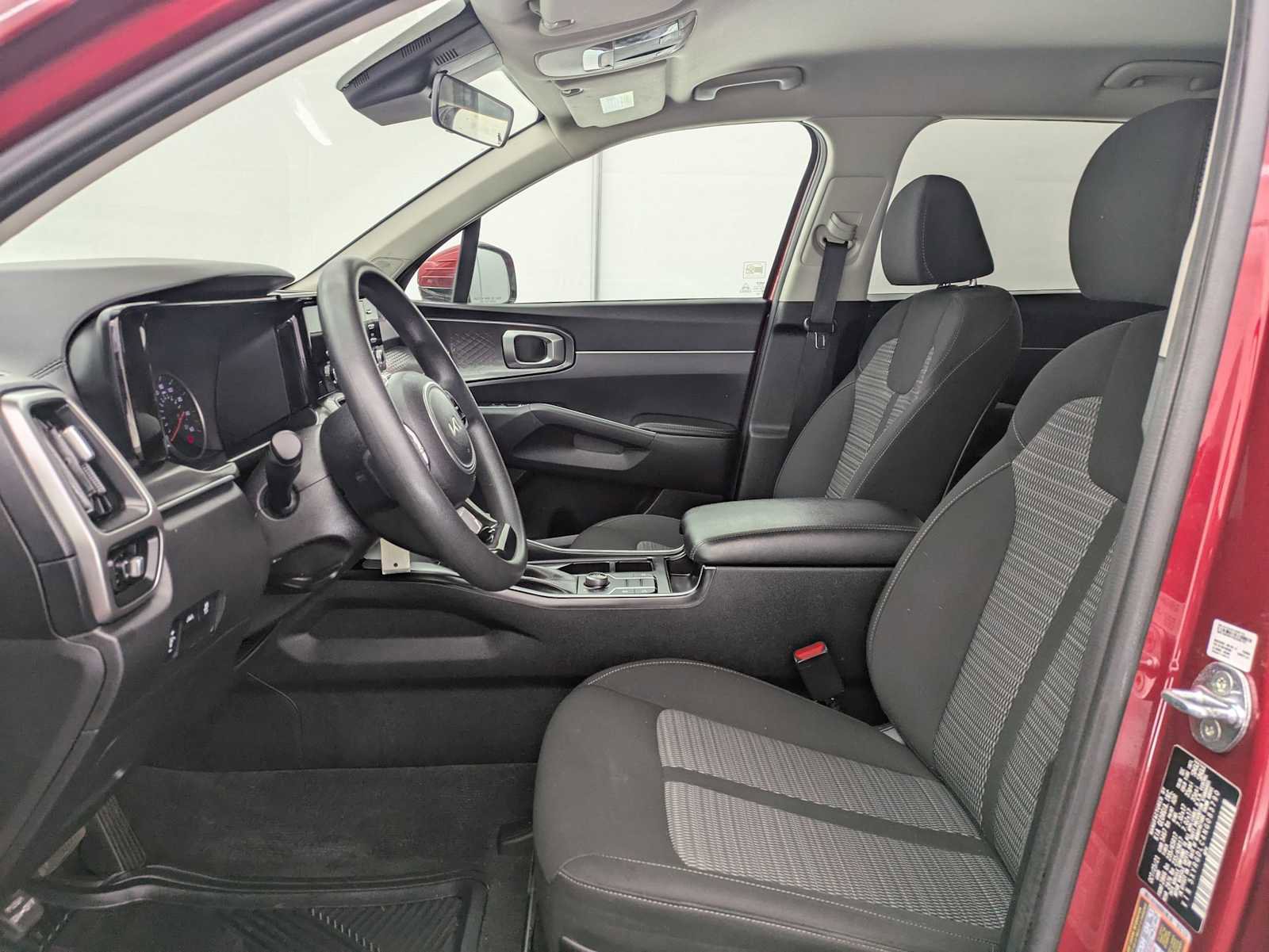 Used 2022 Kia Sorento LX image 17