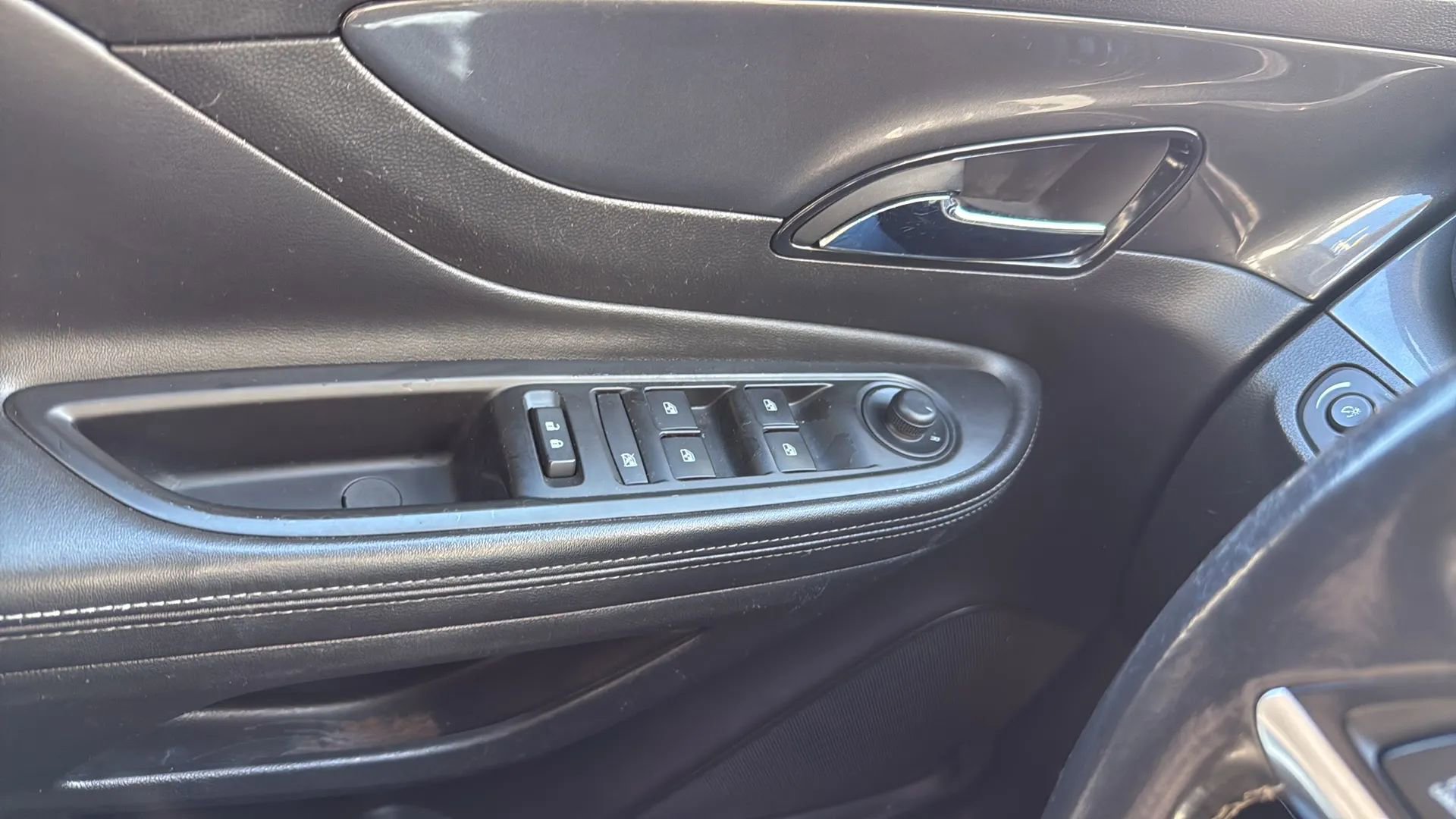 Used 2018 Buick Encore Preferred image 21