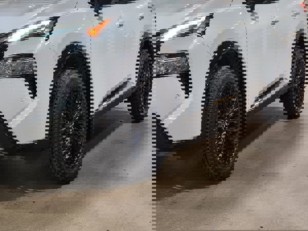 Used 2024 Nissan Rogue Platinum w/ Platinum Premium Package image 17