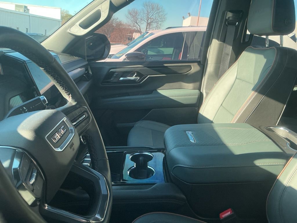 Used 2025 GMC Yukon AT4 w/ AT4 Premium Package image 6