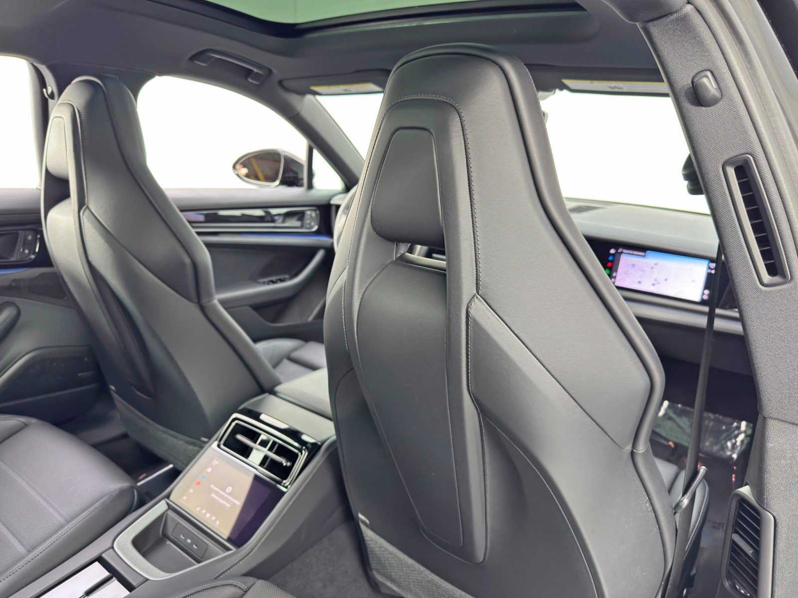 Used 2025 Porsche Panamera 4S w/ Premium Package image 43