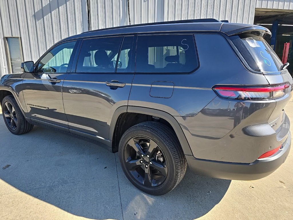 Used 2023 Jeep Grand Cherokee L Altitude AWD/4WD image 4