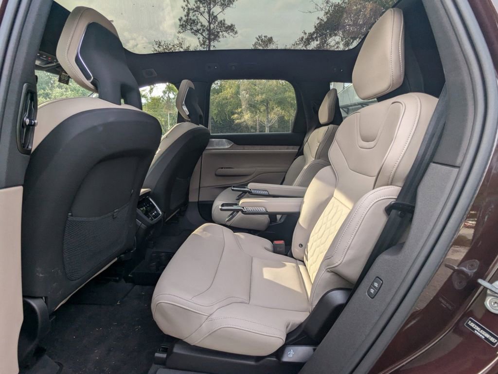 New 2025 Volvo EX90 Ultra image 15