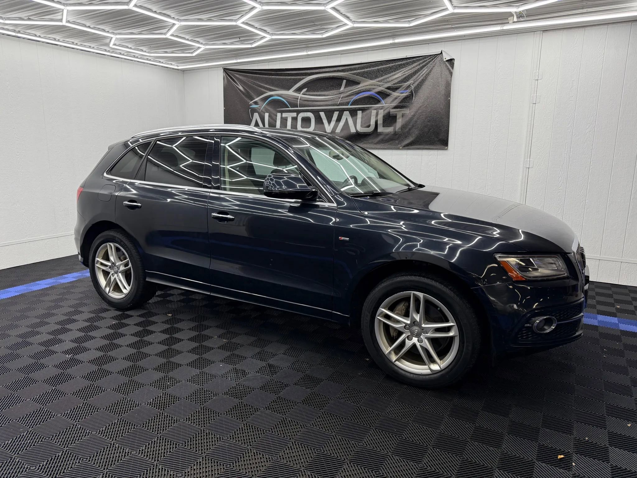 Used 2016 Audi Q5 3.0T Premium Plus w/ Technology Package image 2