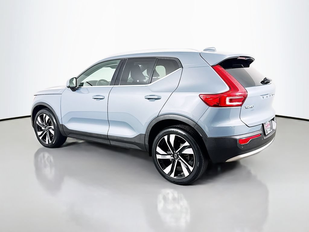 Used 2023 Volvo XC40 B4 Plus w/ Driver Assist Package FWD image 7