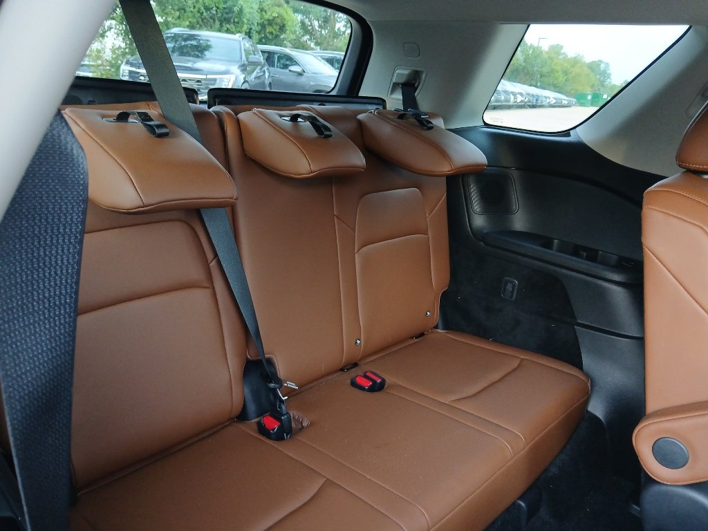 Used 2025 Nissan Pathfinder Platinum FWD image 24