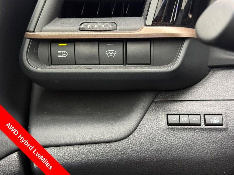 Used 2025 Toyota Crown Platinum AWD/4WD image 29