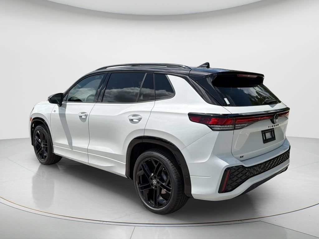 New 2026 Volkswagen Tiguan SE R-Line FWD image 7