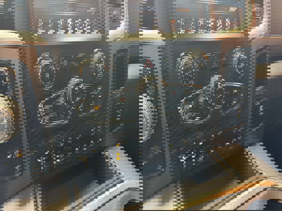 Used 2016 RAM 1500 Limited image 32