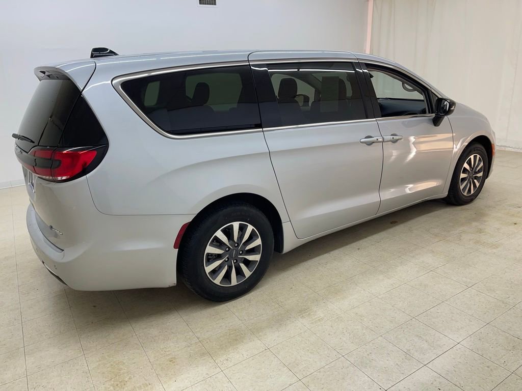 Used 2024 Chrysler Pacifica Select image 7