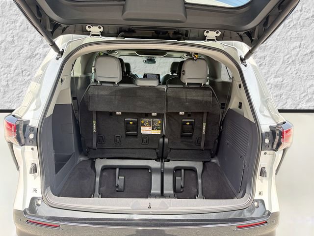 Used 2022 Toyota Sienna Limited FWD image 12