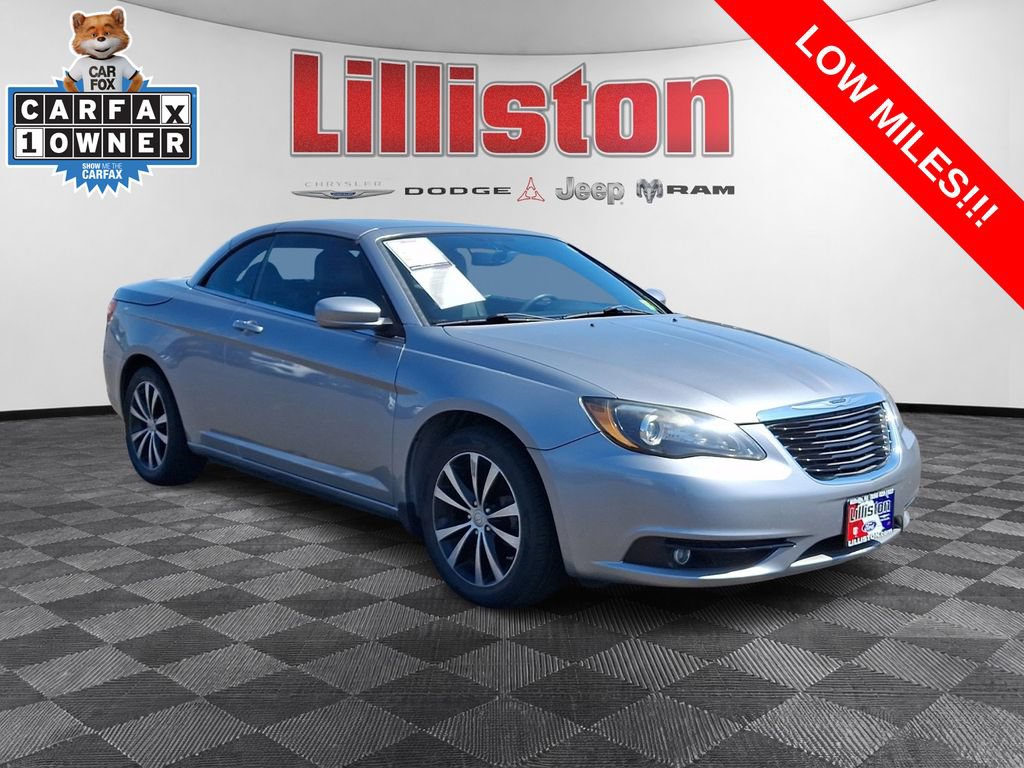 Used 2013 Chrysler 200 S FWD image 3