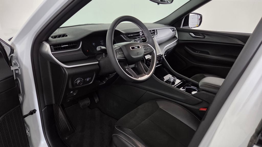 Used 2023 Jeep Grand Cherokee L Laredo image 15