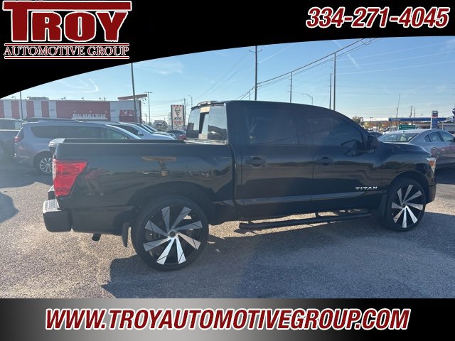 Used 2017 Nissan Titan S image 10