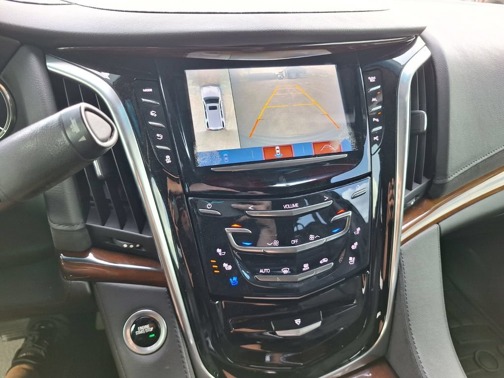 Used 2020 Cadillac Escalade Premium Luxury RWD image 19