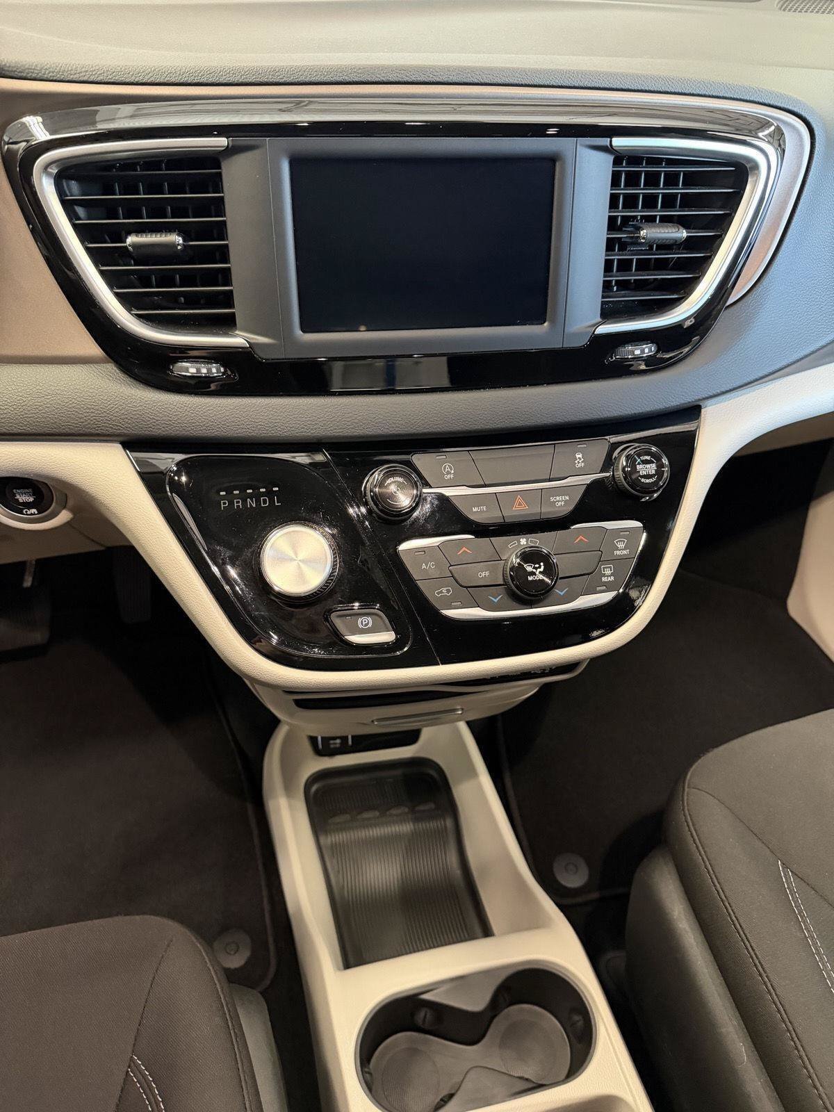 Used 2024 Chrysler Voyager LX FWD image 17