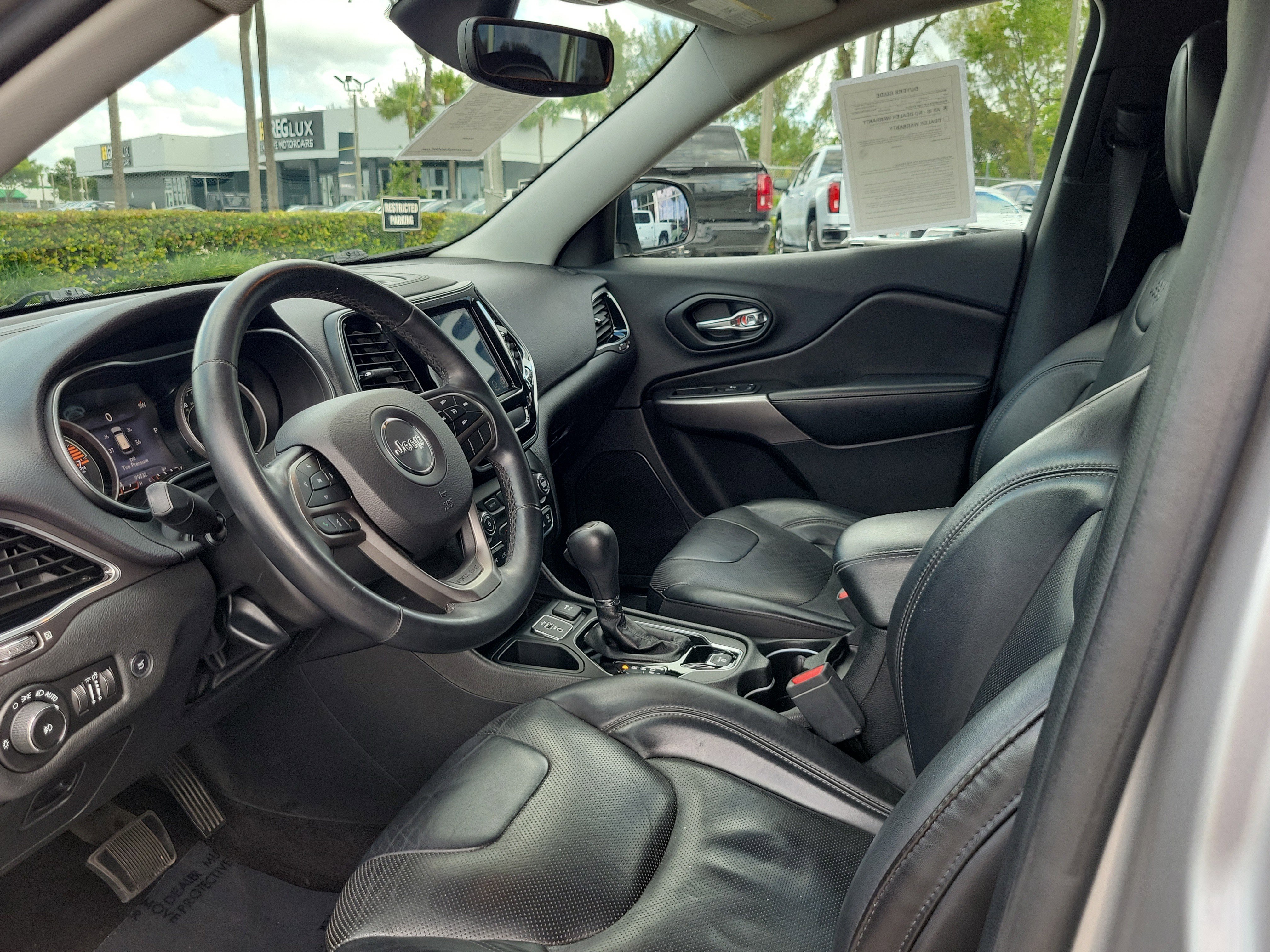 Used 2019 Jeep Cherokee Limited FWD image 11