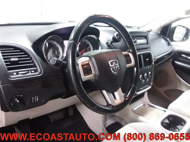 Used 2014 Dodge Grand Caravan SXT w/ Rear Park Assist Package image 11