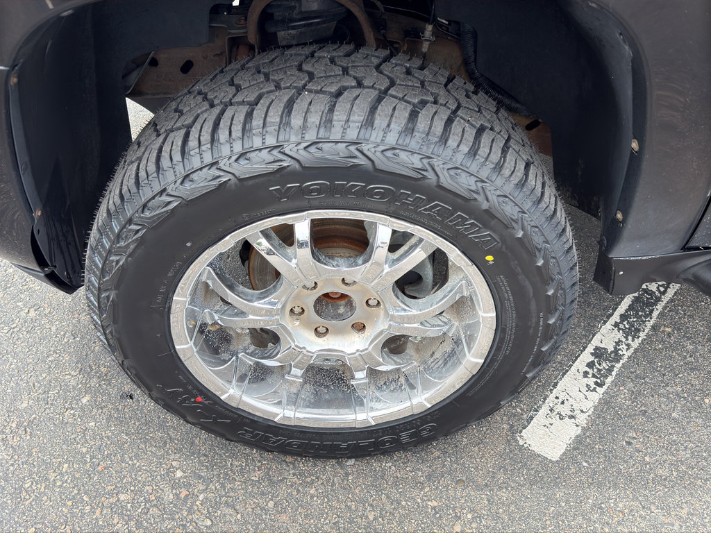 Used 2008 Chevrolet Avalanche LT w/ LT Preferred Equipment Group AWD/4WD image 32
