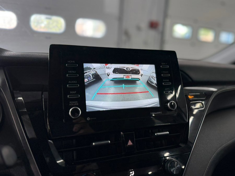 Used 2021 Toyota Camry SE FWD image 17