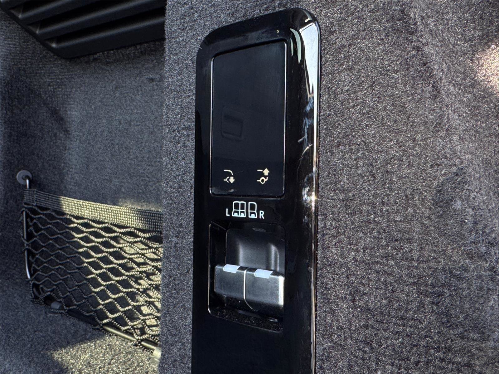 Used 2023 Land Rover Range Rover Sport SE Dynamic image 9