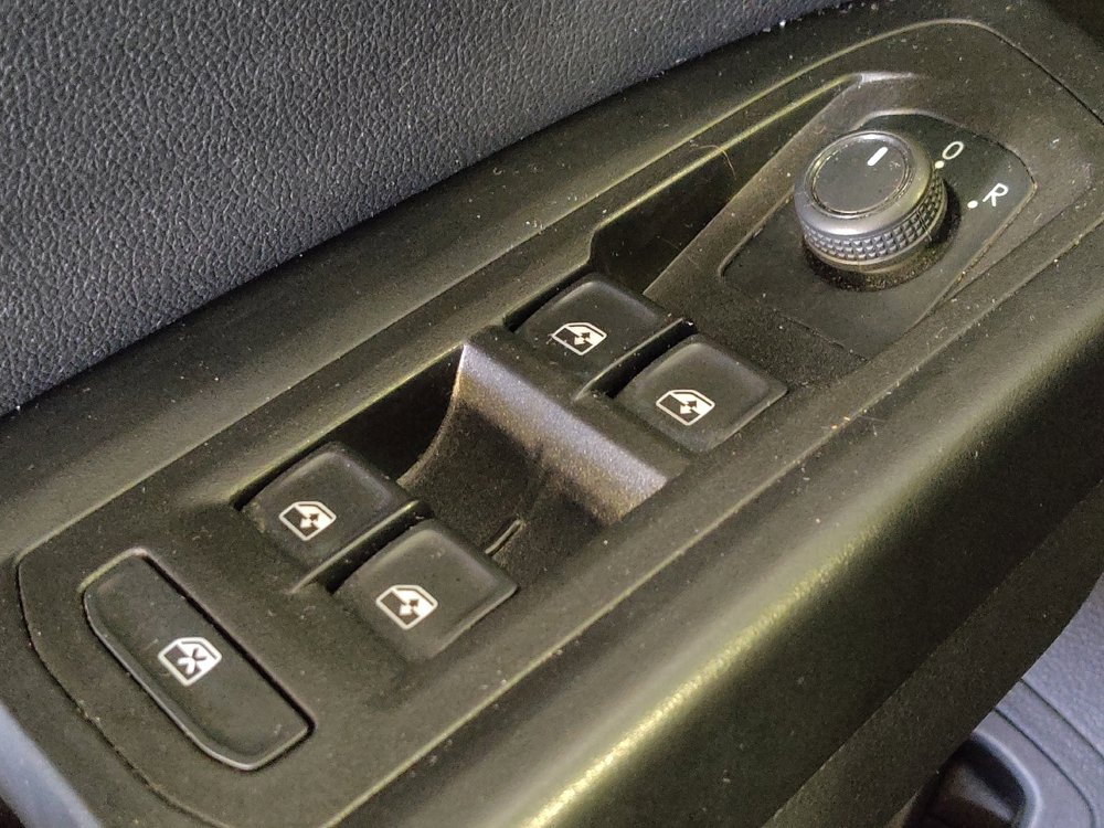 Used 2020 Volkswagen Atlas Cross Sport SE image 27