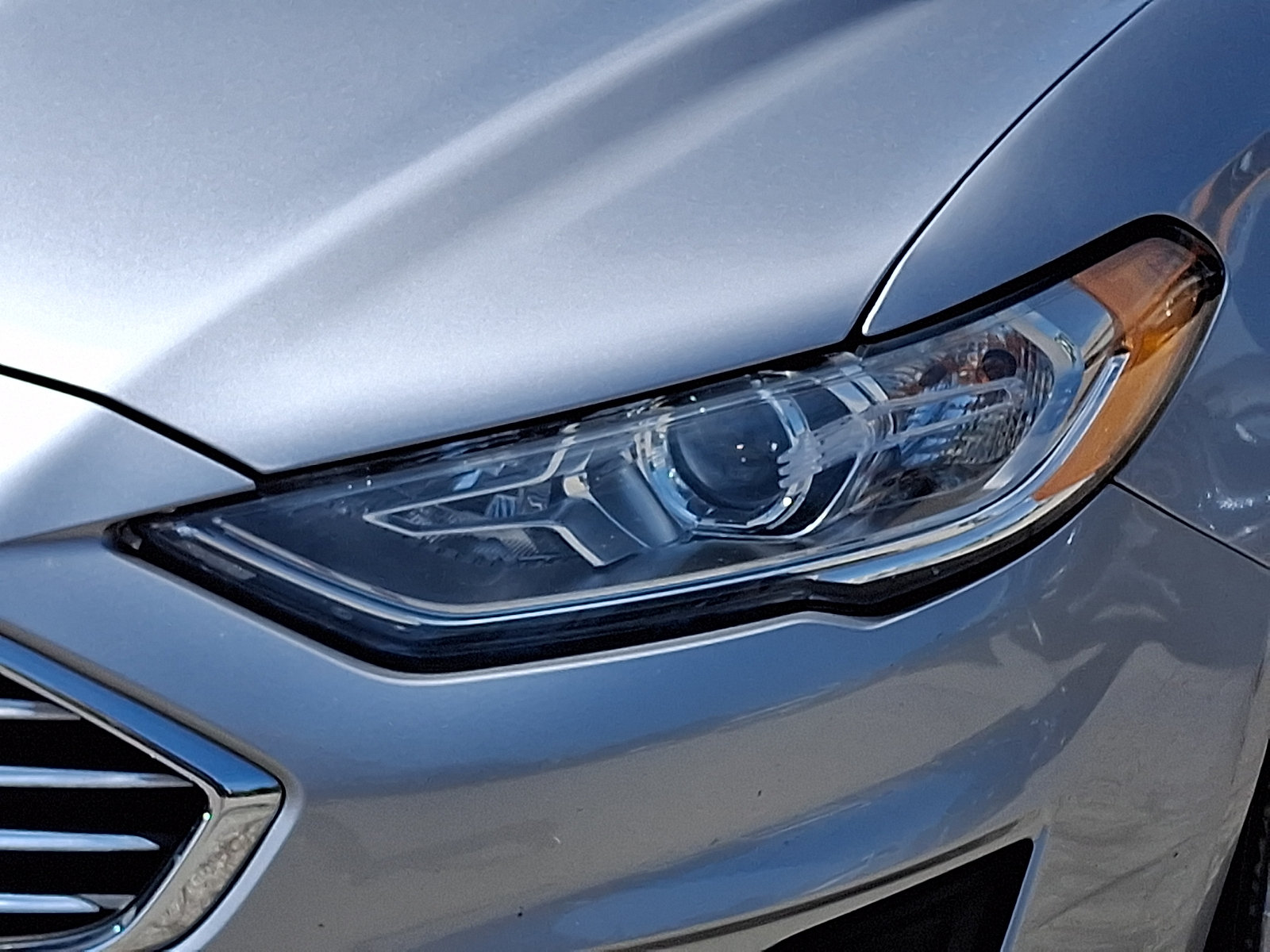 Used 2020 Ford Fusion SE FWD image 12