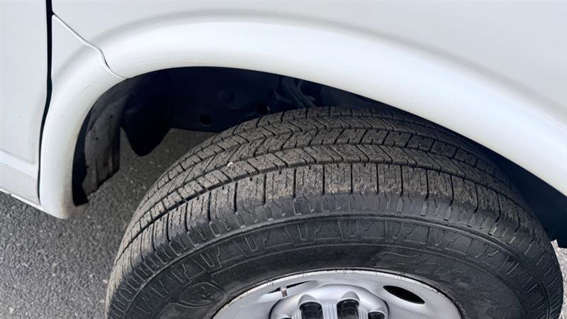 Used 2011 Chevrolet Express 2500 RWD image 37