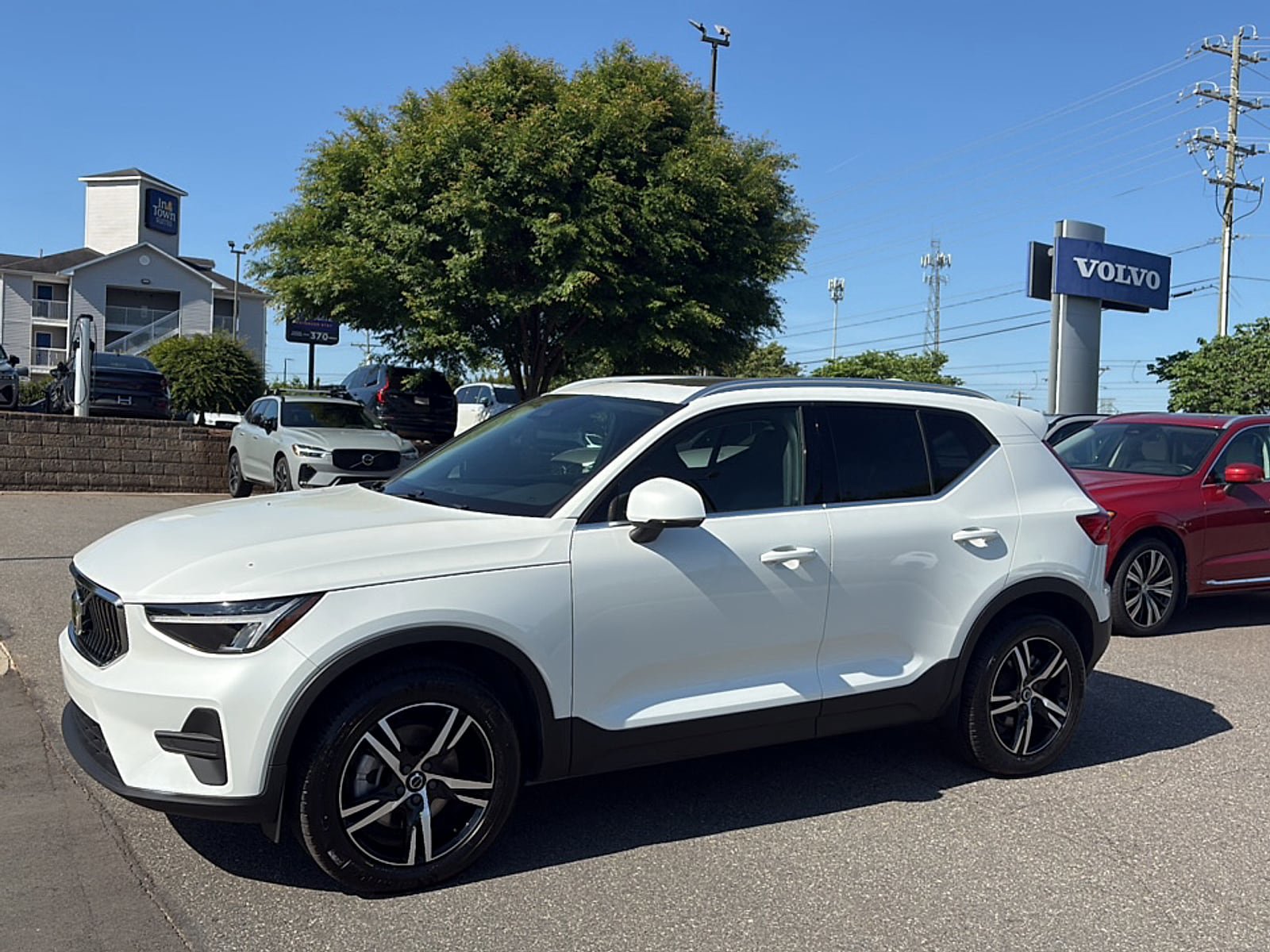 Certified 2025 Volvo XC40 B5 Core