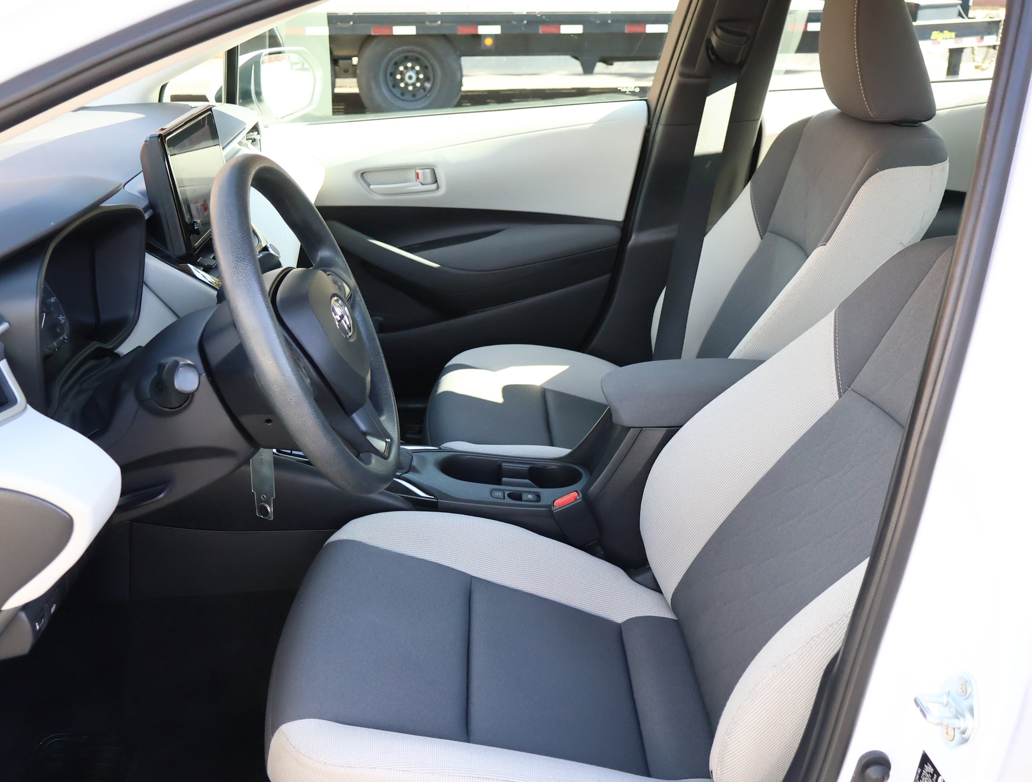 Used 2023 Toyota Corolla LE image 8