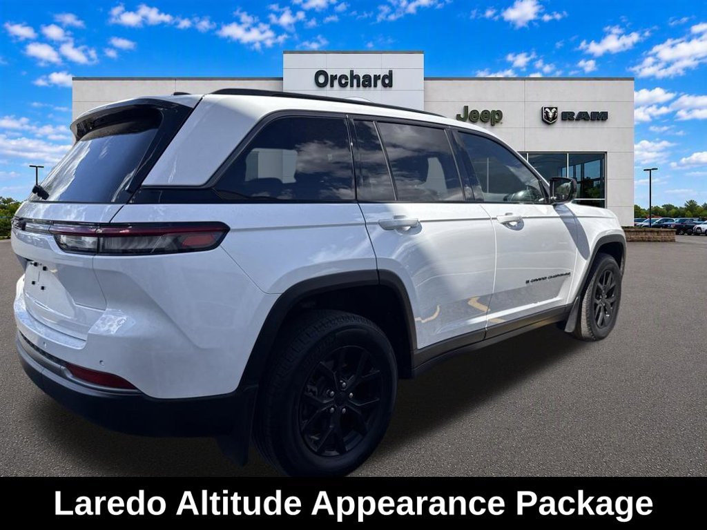 Used 2026 Jeep Grand Cherokee Altitude AWD/4WD image 6