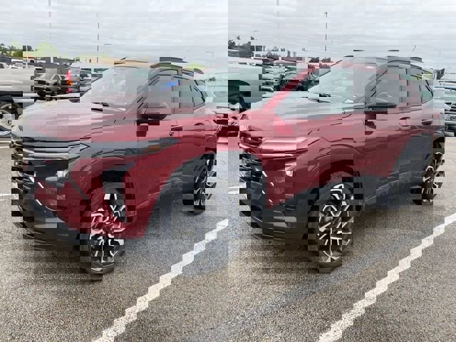 Used 2025 Chevrolet Trax RS w/ Sunroof Package image 2