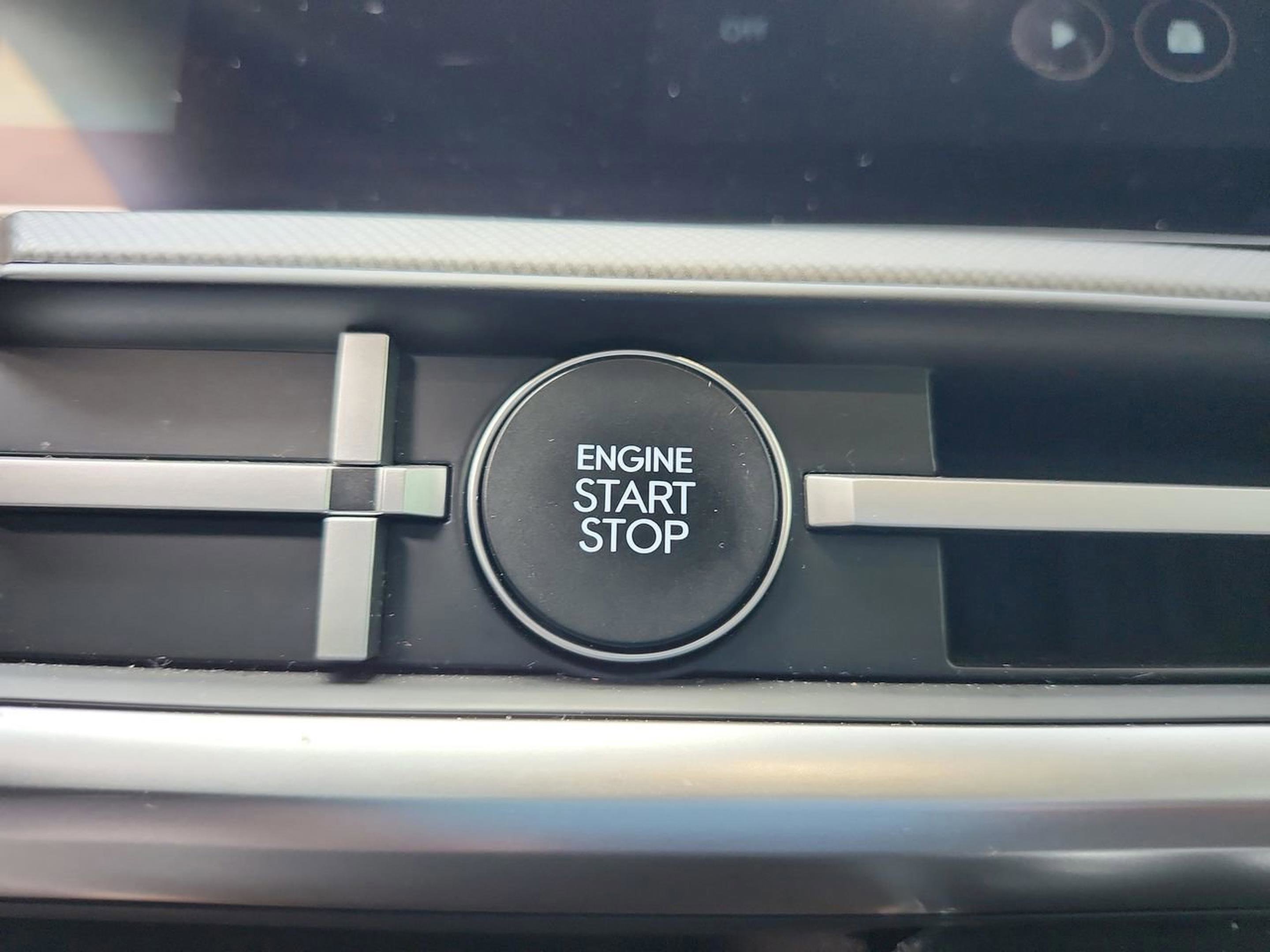 Certified 2025 Hyundai Santa Fe SEL image 23