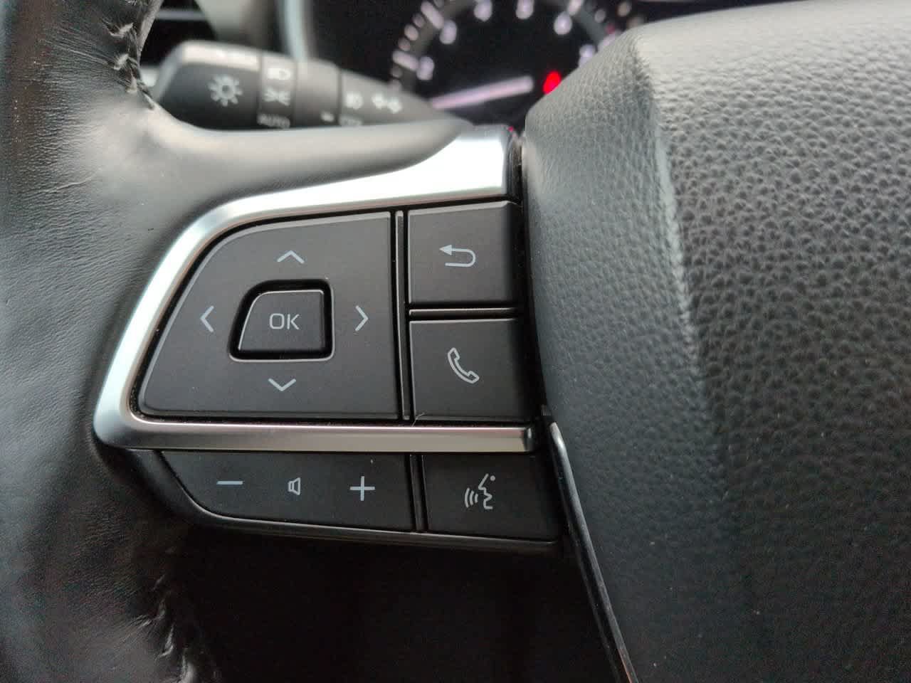 Certified 2021 Toyota Highlander XLE AWD/4WD image 25