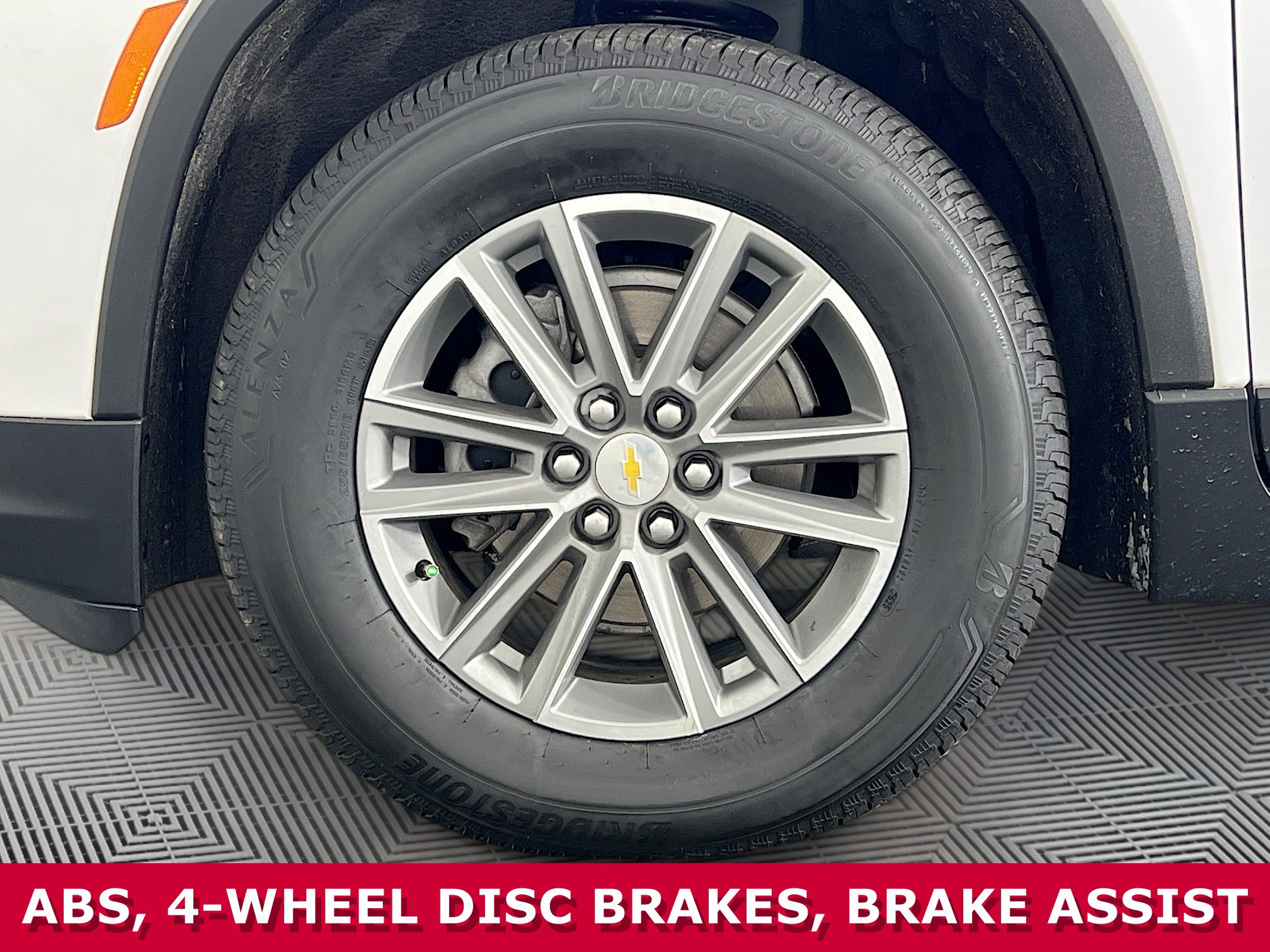 Used 2022 Chevrolet Traverse LT image 35