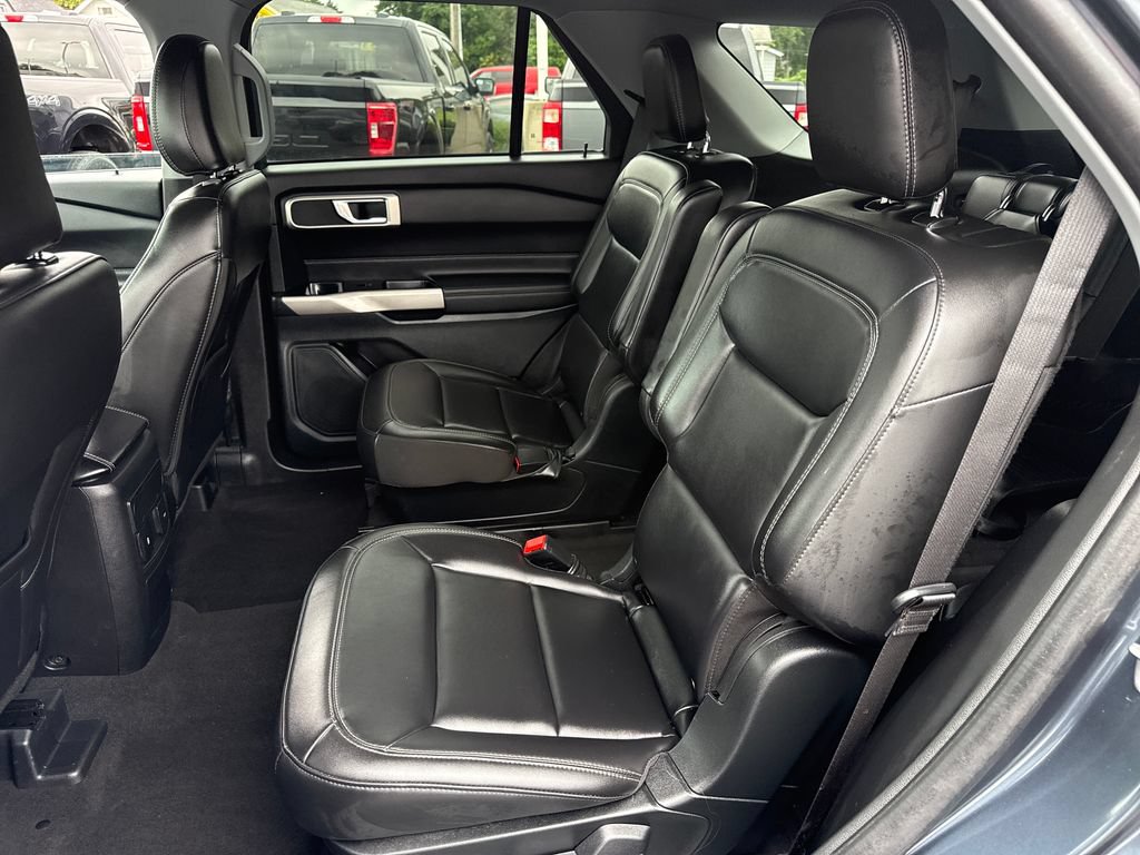 Used 2024 Ford Explorer XLT w/ Equipment Group 202A AWD/4WD image 17