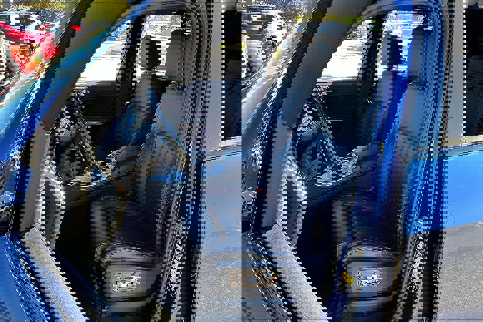 Used 2021 BMW X5 M50i w/ Executive Package image 11