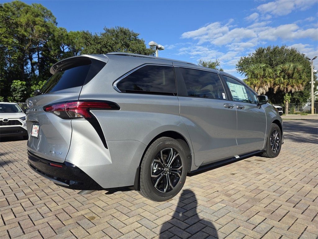 New 2025 Toyota Sienna Platinum image 11