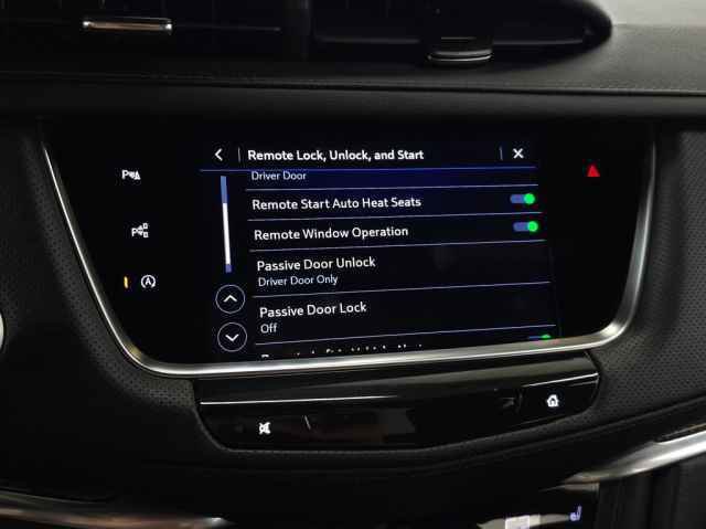 Certified 2024 Cadillac XT5 Sportv w/ Technology Package AWD/4WD image 32