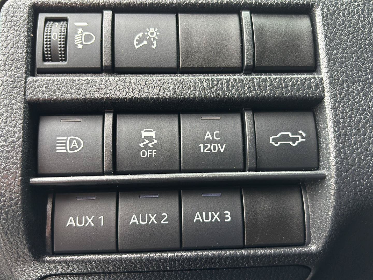 Used 2024 Toyota Tacoma TRD Off-Road w/ TRD Off Road Premium Package AWD/4WD image 25